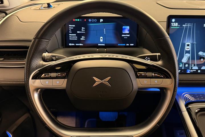 Hvid Xpeng G9 fra 2024