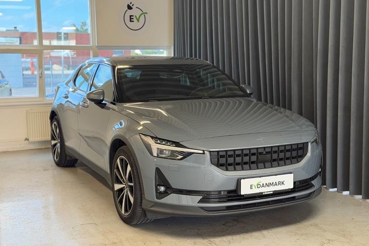 Blå Polestar 2 fra 2021 set udefra