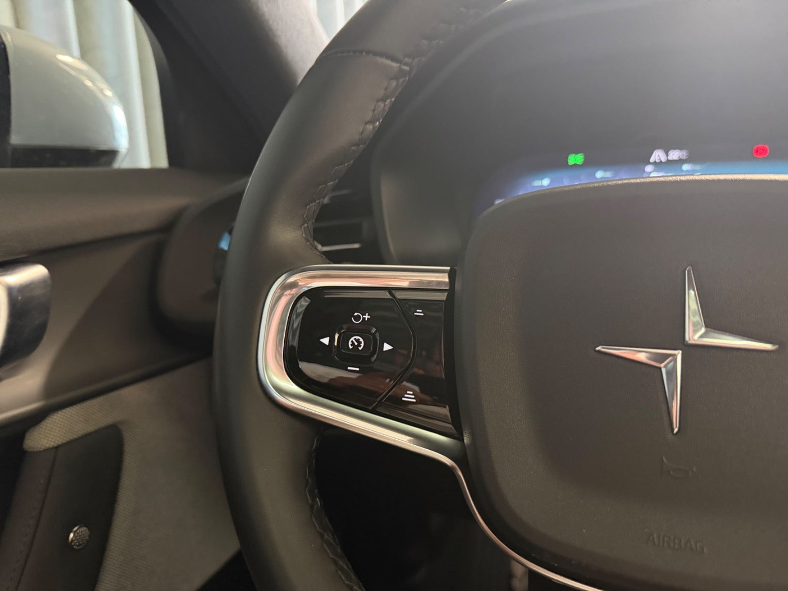 Blå Polestar 2 fra 2021