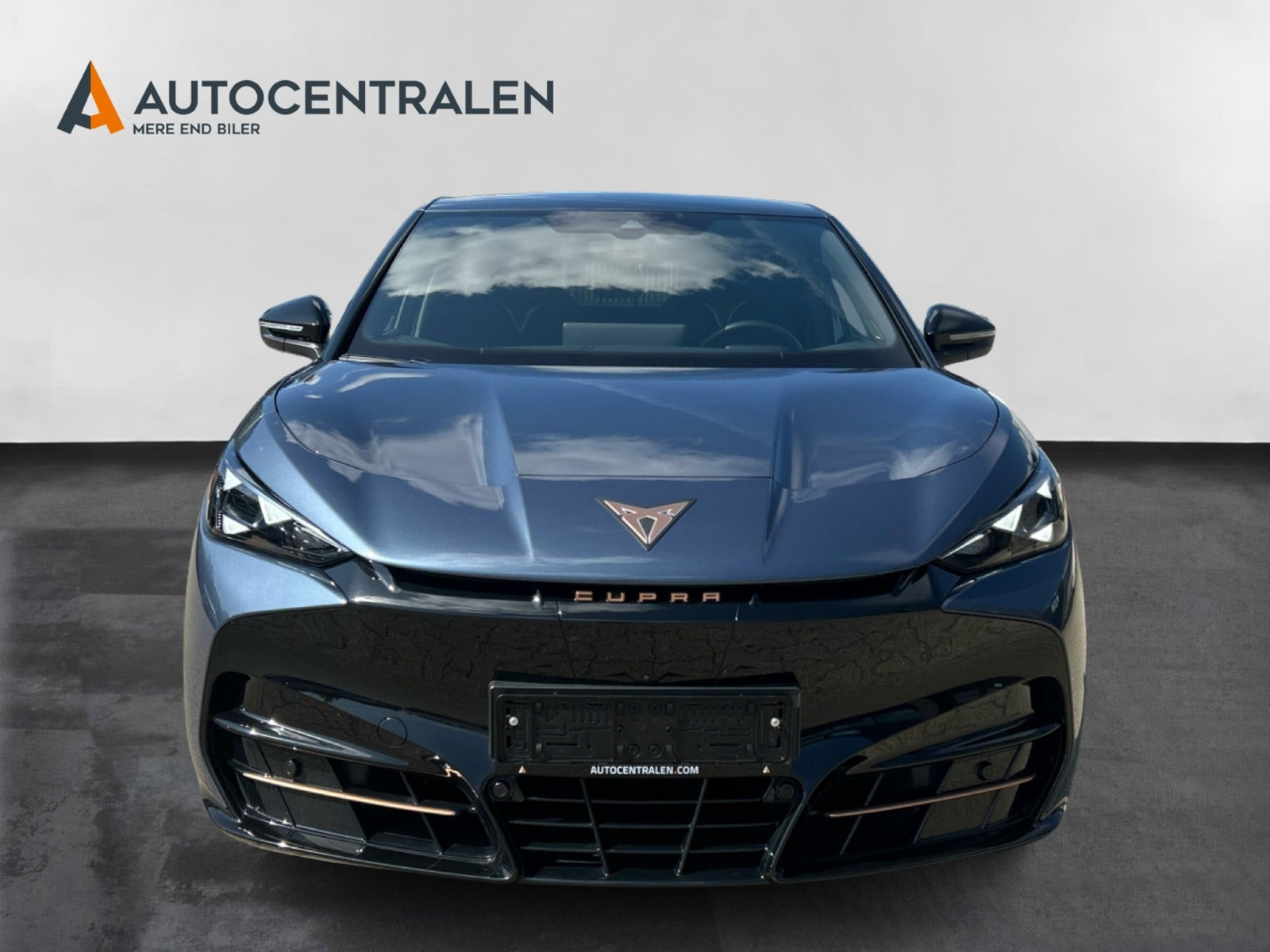 Blå Cupra Tavascan fra 2024
