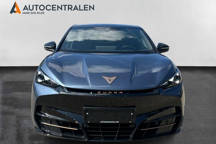 Blå Cupra Tavascan fra 2024