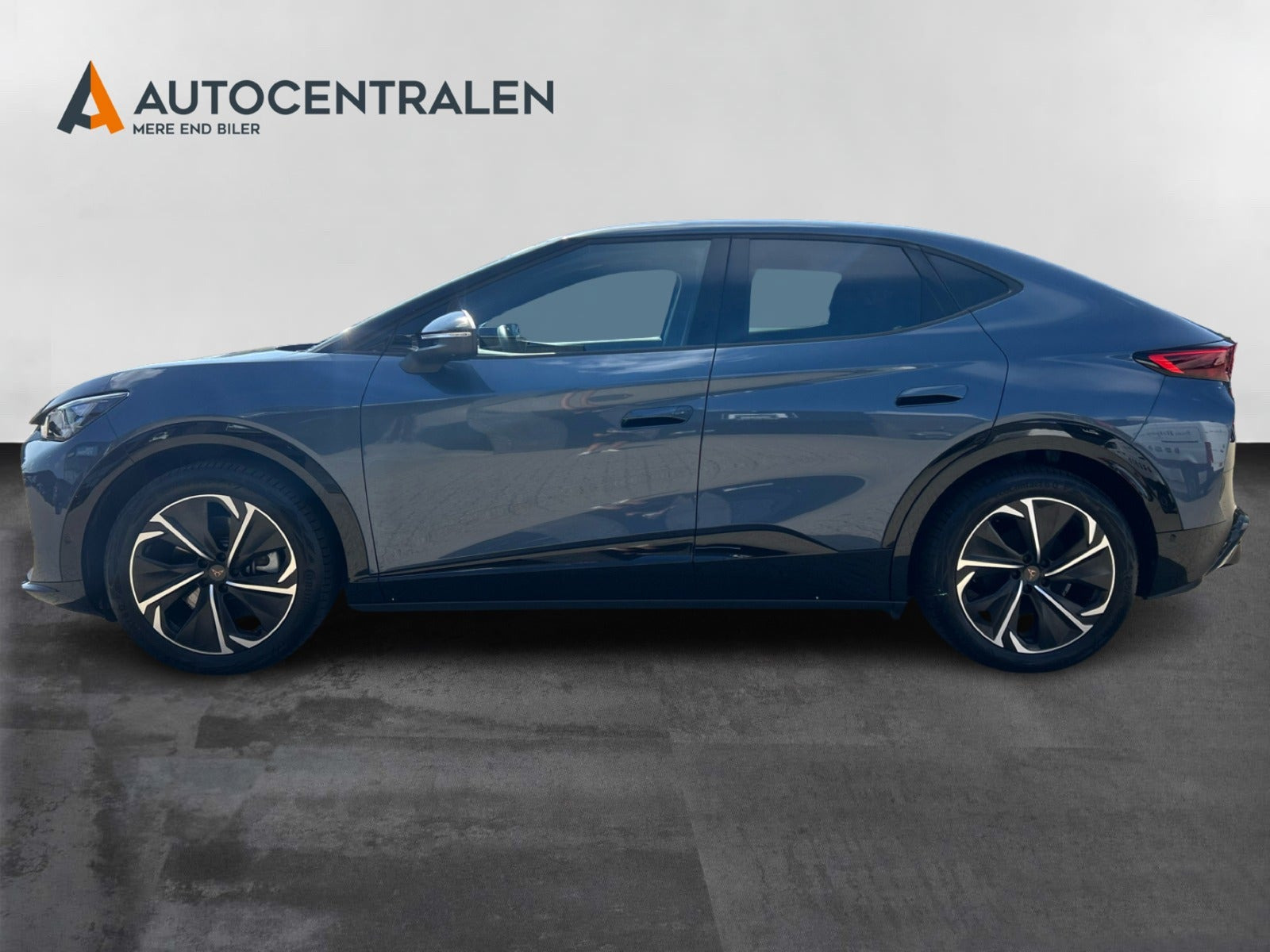 Blå Cupra Tavascan fra 2024
