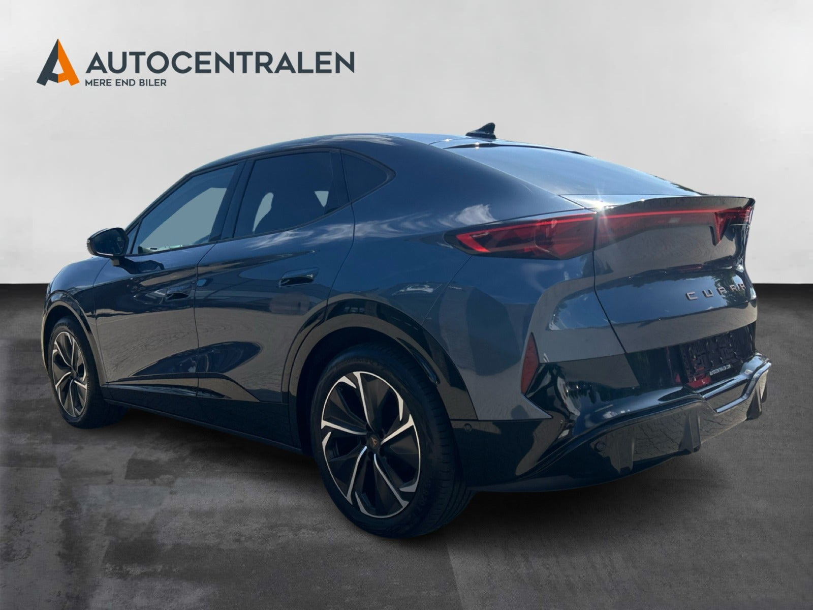 Blå Cupra Tavascan fra 2024