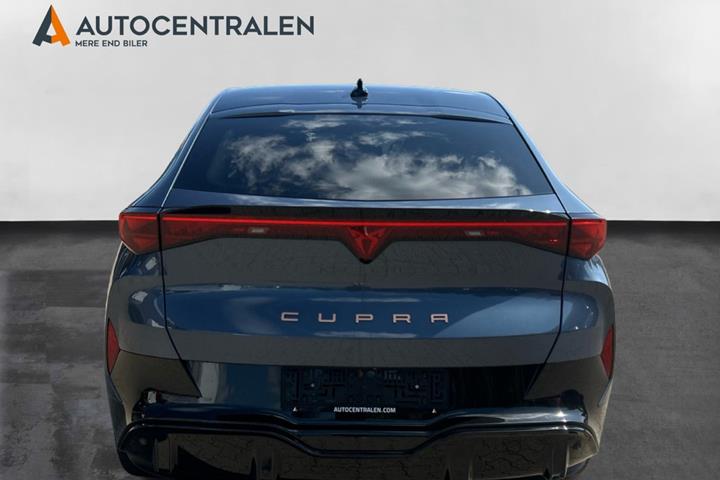 Blå Cupra Tavascan fra 2024