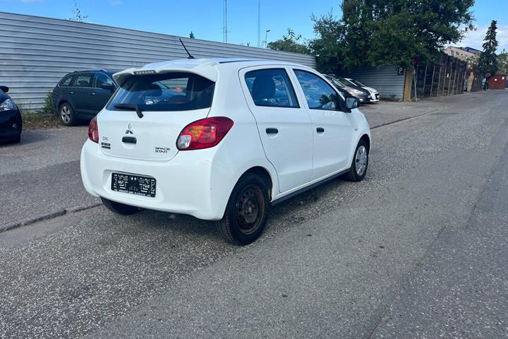 Hvid Mitsubishi Space Star fra 2015