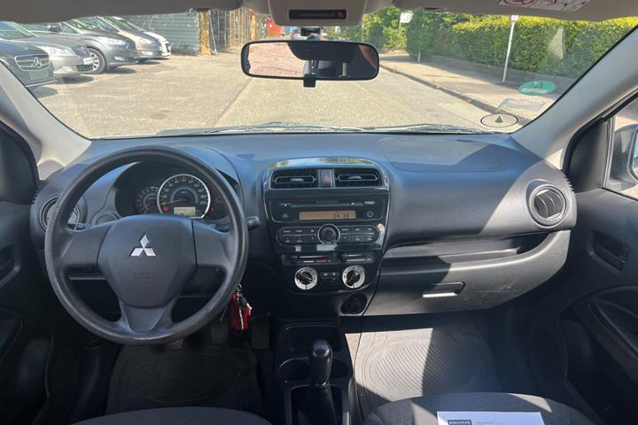 Hvid Mitsubishi Space Star fra 2015