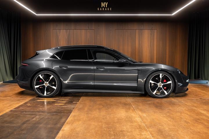 Grå Porsche Taycan 4S fra 2022
