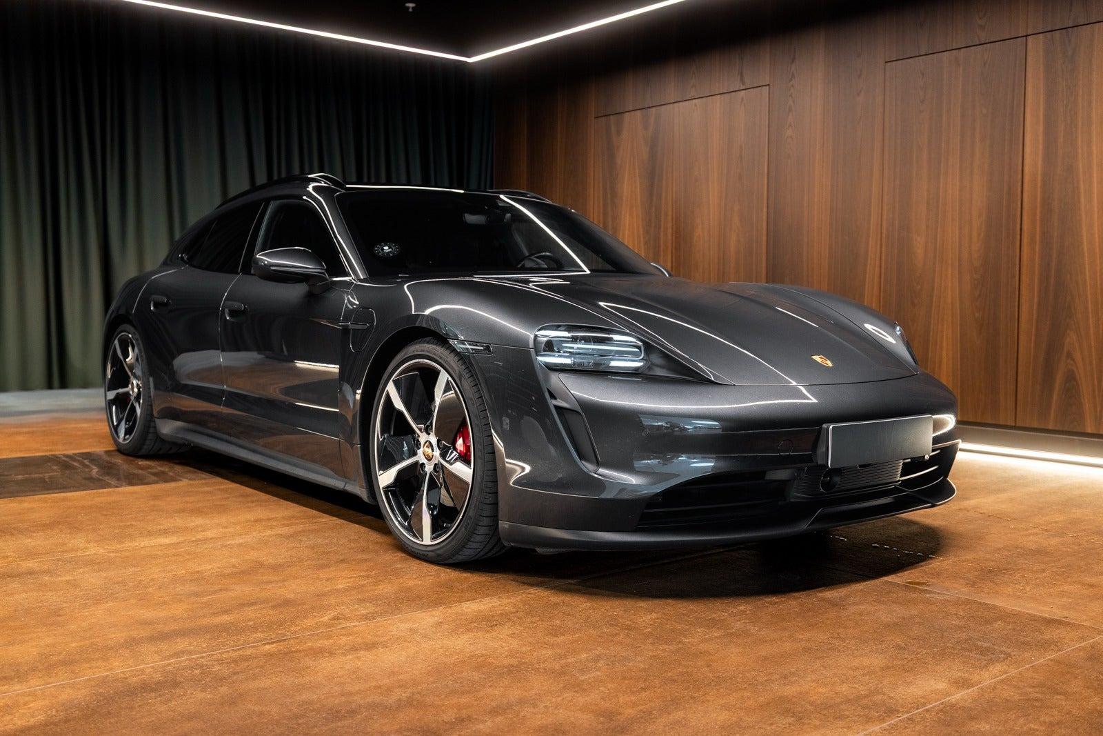 Grå Porsche Taycan 4S fra 2022