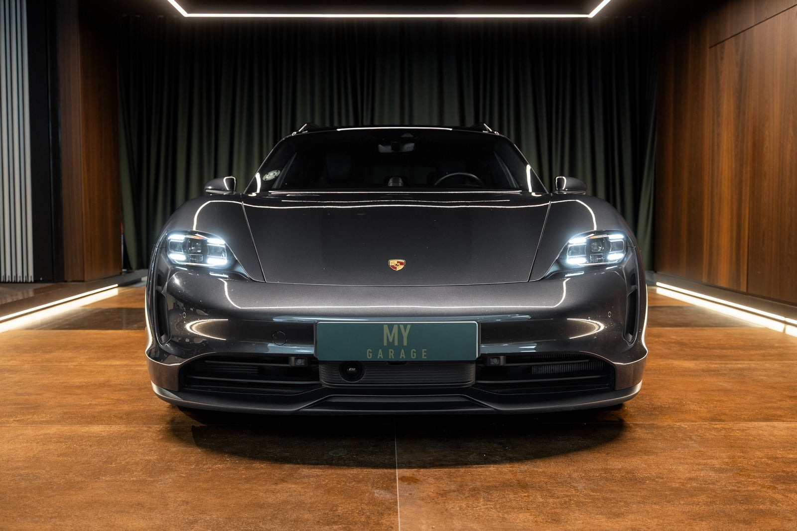 Grå Porsche Taycan 4S fra 2022