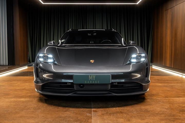 Grå Porsche Taycan 4S fra 2022