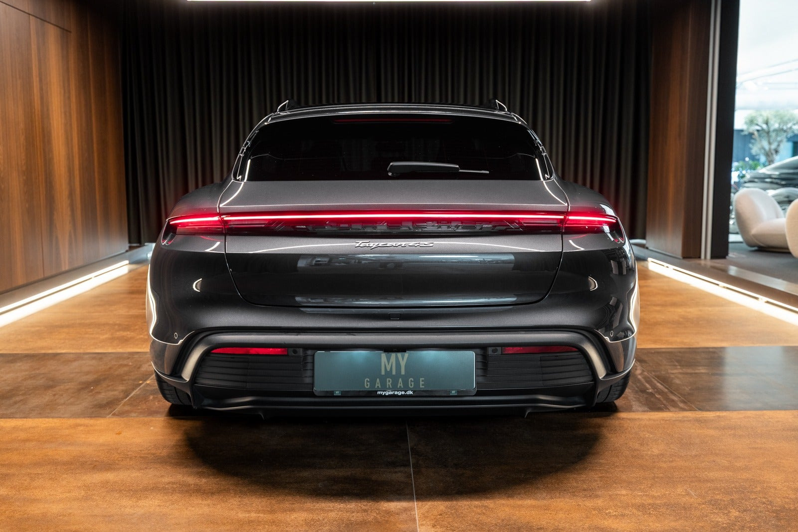 Grå Porsche Taycan 4S fra 2022