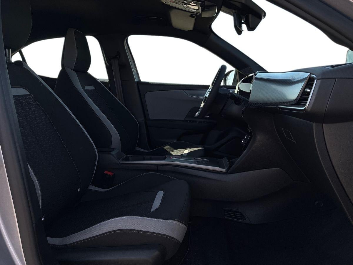 Sølv Opel Mokka-e fra 2025