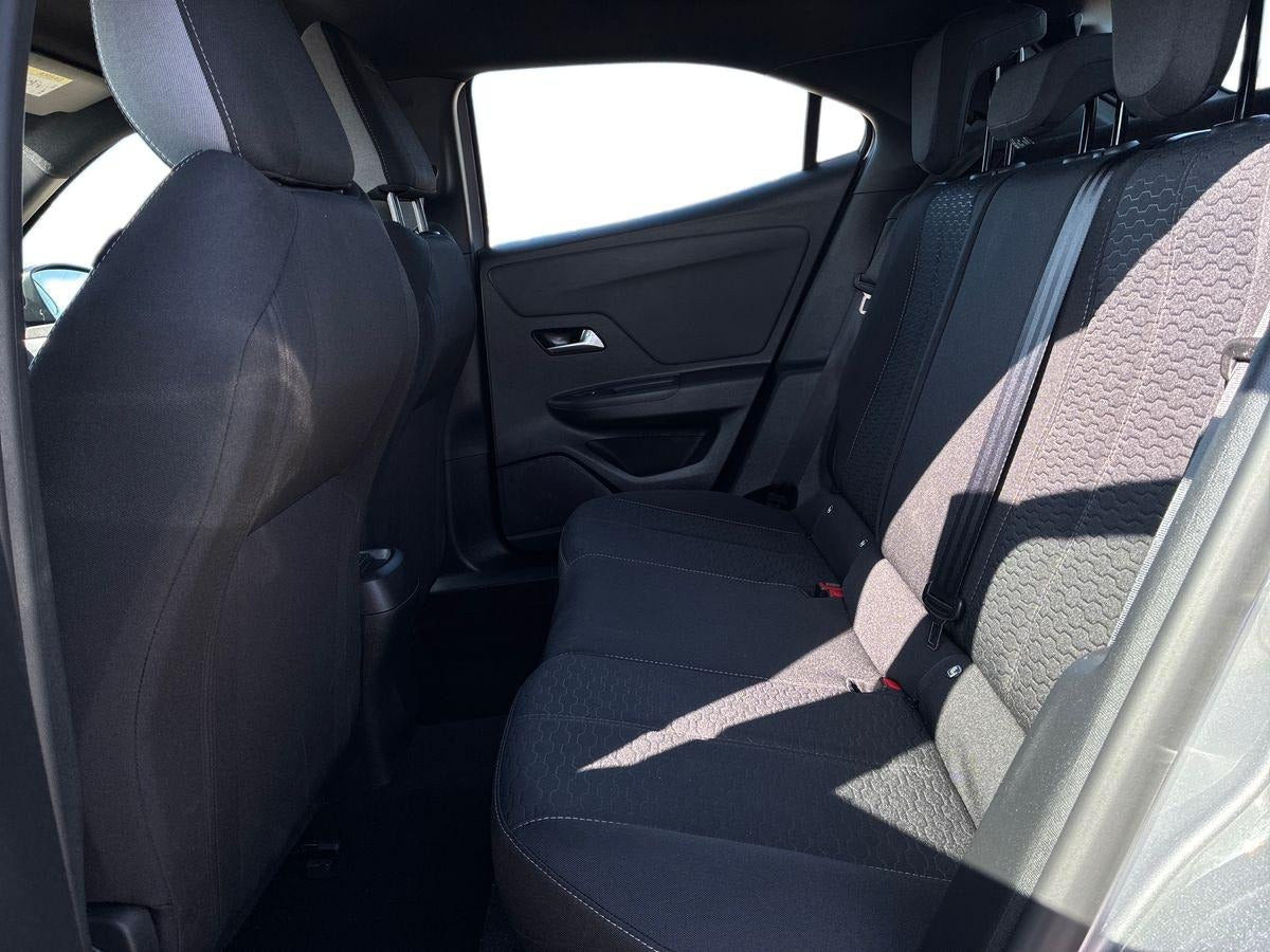 Sølv Opel Mokka-e fra 2025