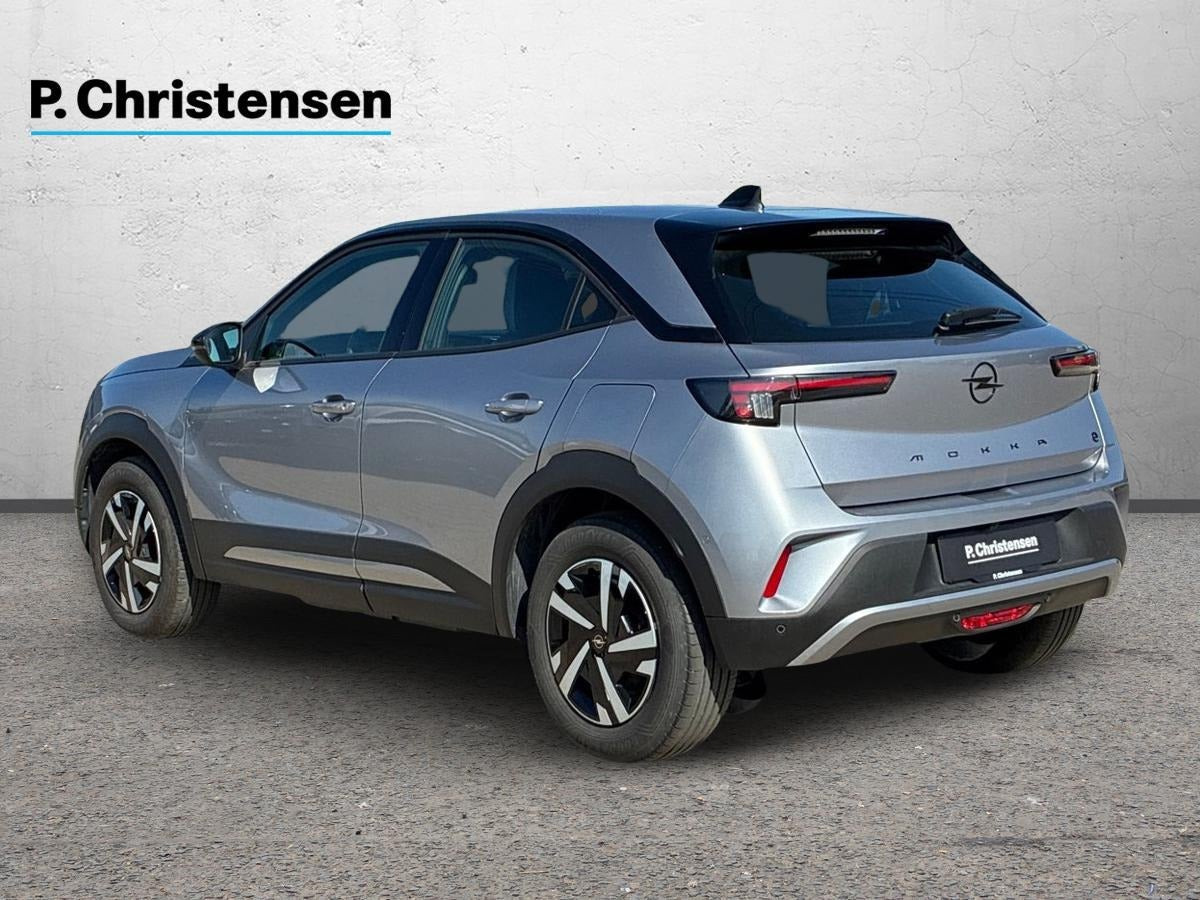 Sølv Opel Mokka-e fra 2025