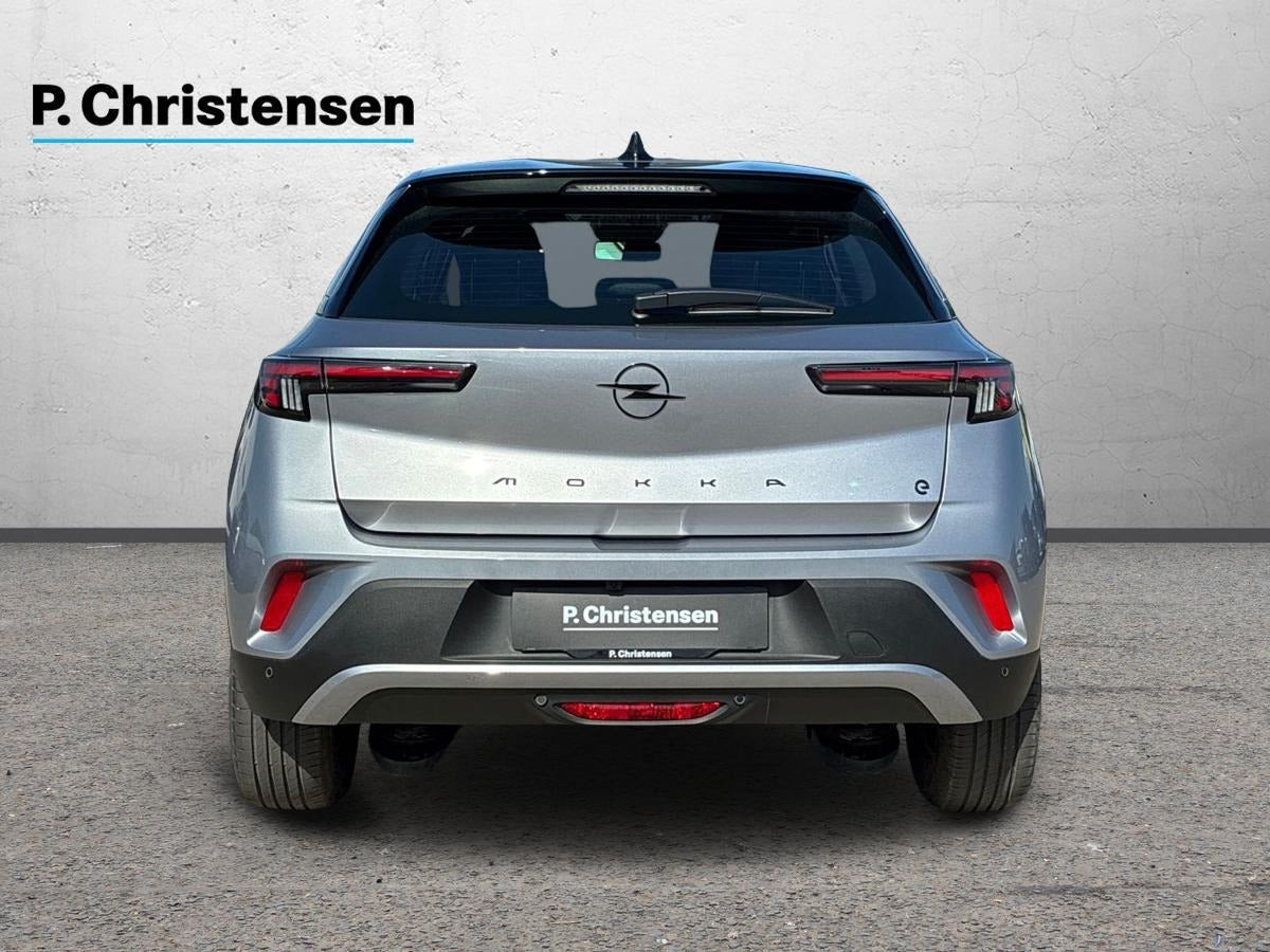Sølv Opel Mokka-e fra 2025