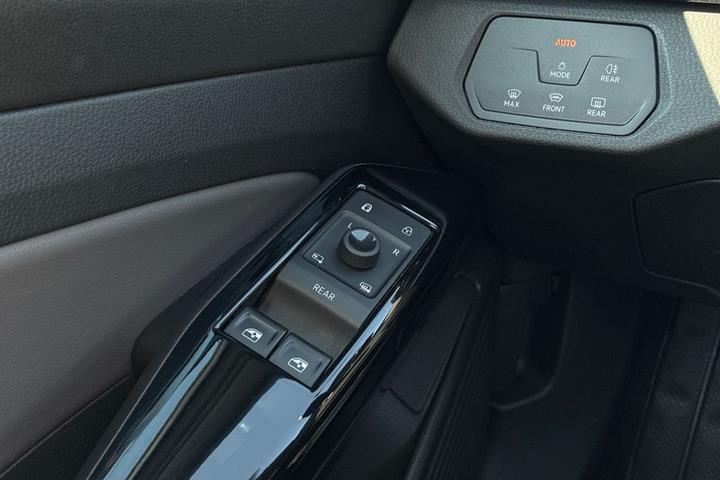 Grå VW ID.4 fra 2023