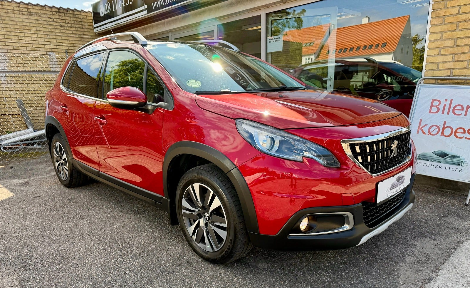 Grå Peugeot 2008 fra 2018