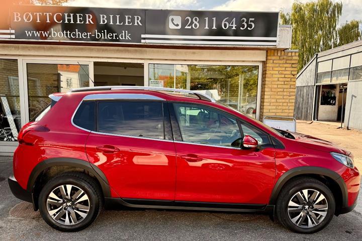 Grå Peugeot 2008 fra 2018