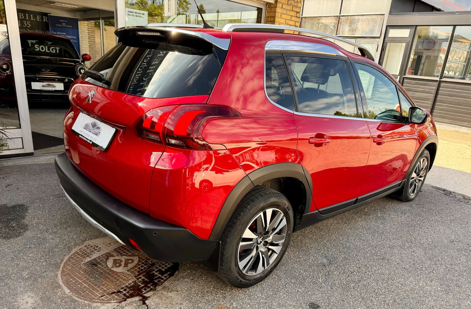 Grå Peugeot 2008 fra 2018