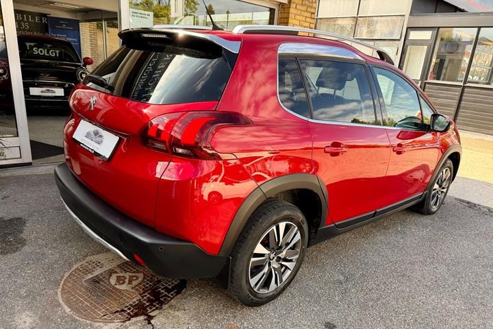 Grå Peugeot 2008 fra 2018