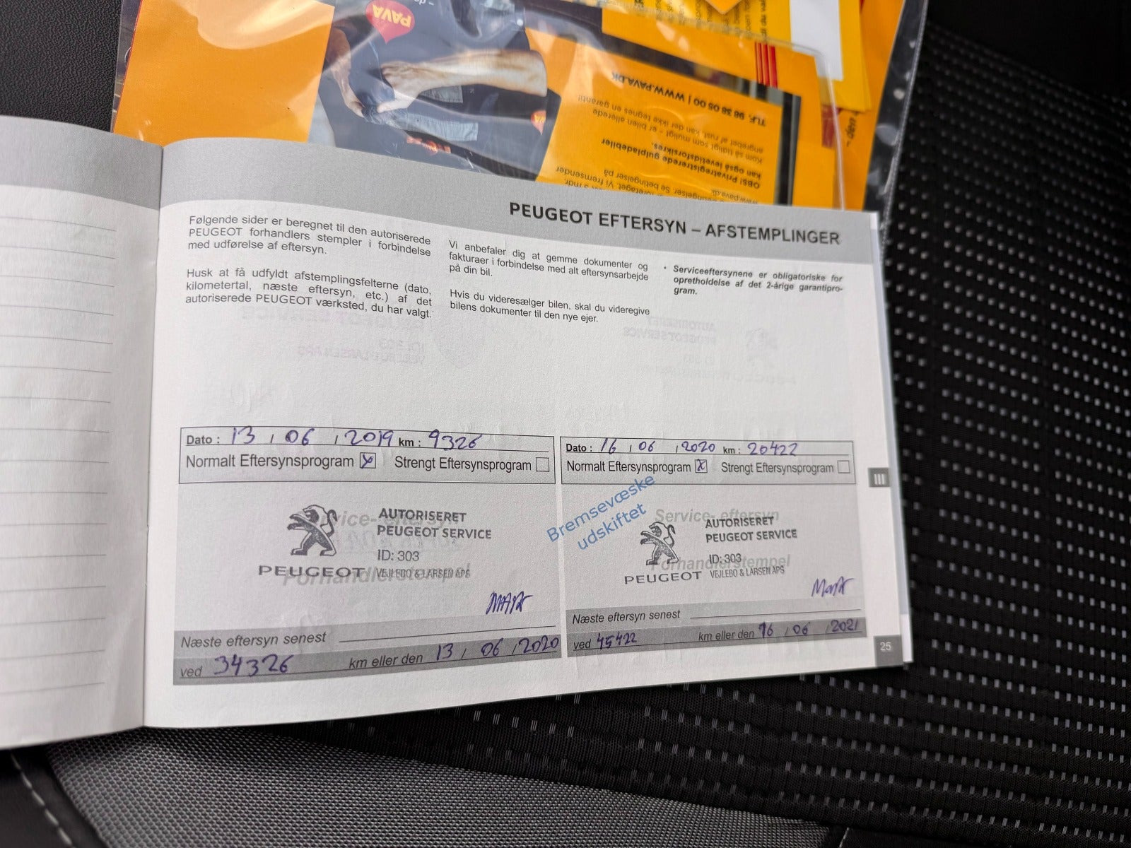 Grå Peugeot 2008 fra 2018