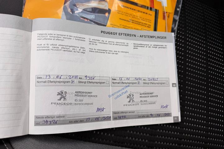 Grå Peugeot 2008 fra 2018