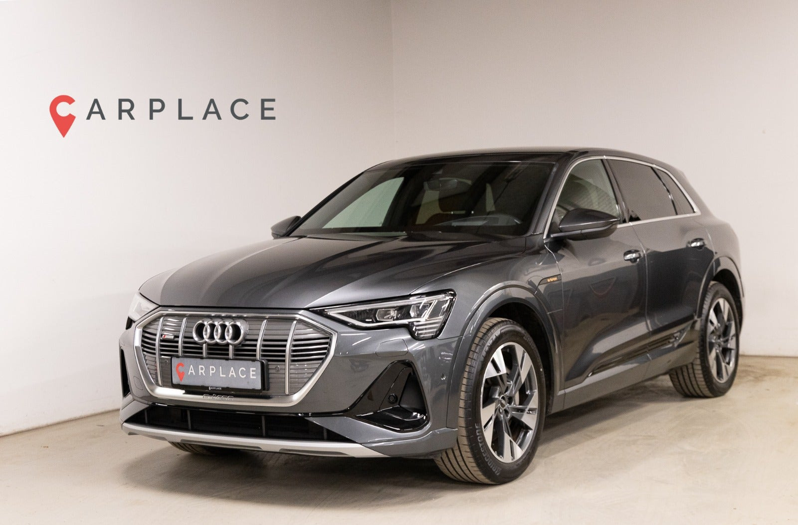 Grå Audi e-tron fra 2022