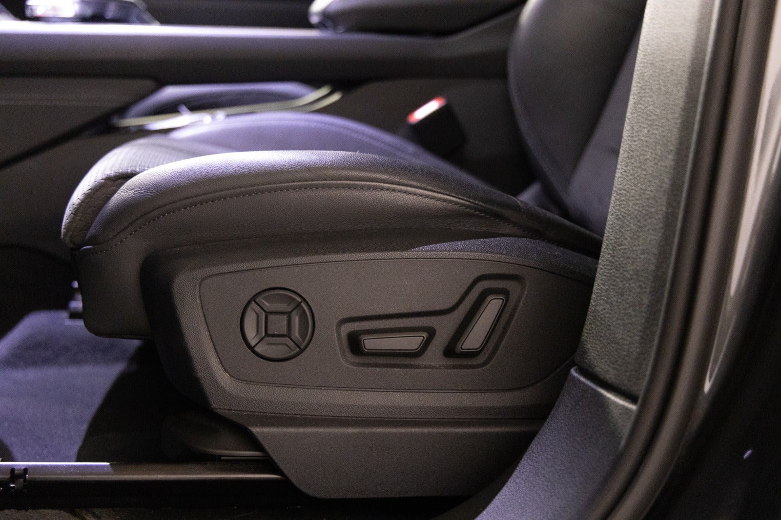Grå Audi e-tron fra 2022