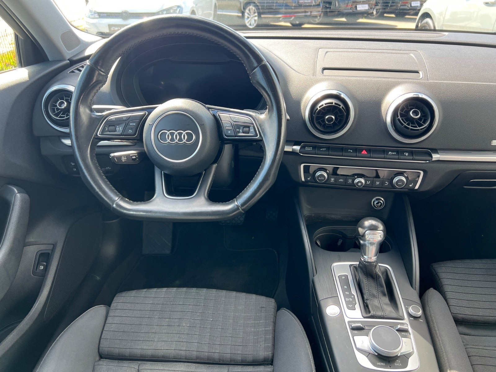 Hvid Audi A3 fra 2017