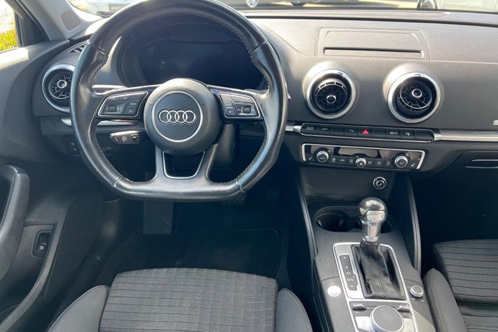 Hvid Audi A3 fra 2017