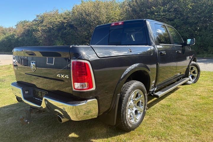 Sort Dodge RAM 1500 fra 2017