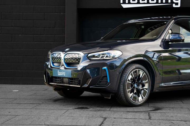 Sort BMW iX3 fra 2022