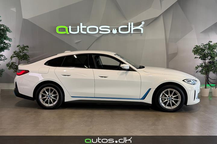 Hvid BMW i4 fra 2023