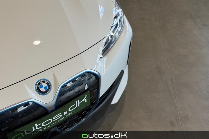 Hvid BMW i4 fra 2023