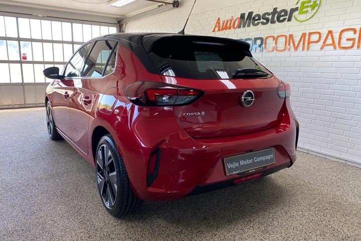 Rød Opel Corsa-e fra 2023