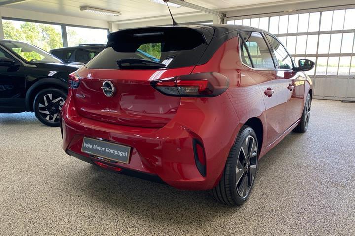 Rød Opel Corsa-e fra 2023