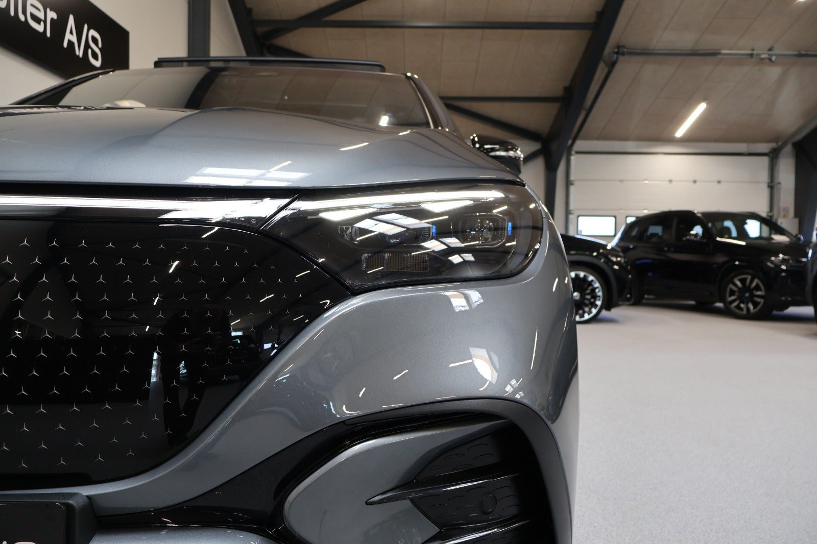 Grå Mercedes EQE500 SUV fra 2024