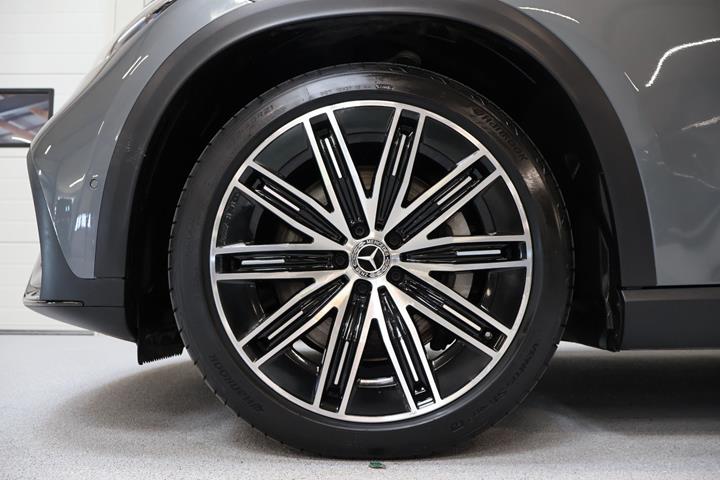 Grå Mercedes EQE500 SUV fra 2024