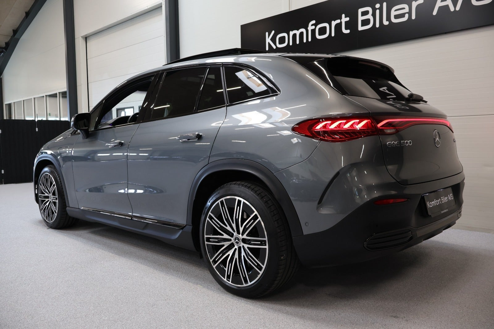 Grå Mercedes EQE500 SUV fra 2024