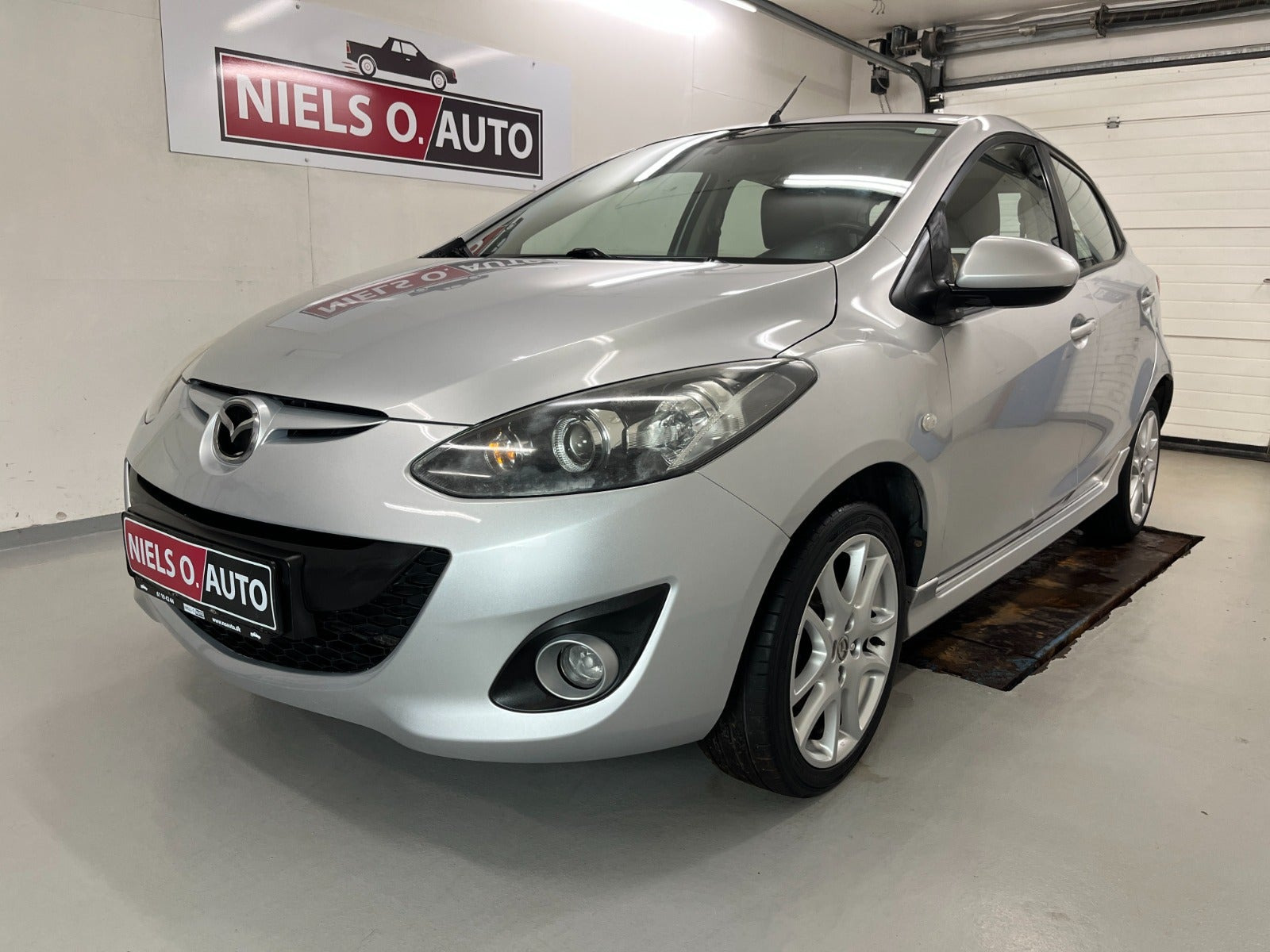 Sølv Mazda 2 fra 2012