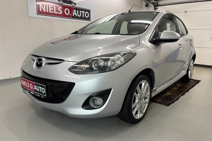 Sølv Mazda 2 fra 2012