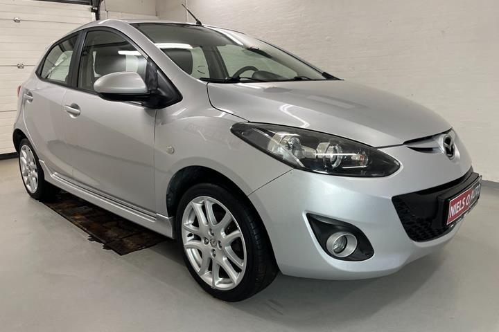 Sølv Mazda 2 fra 2012