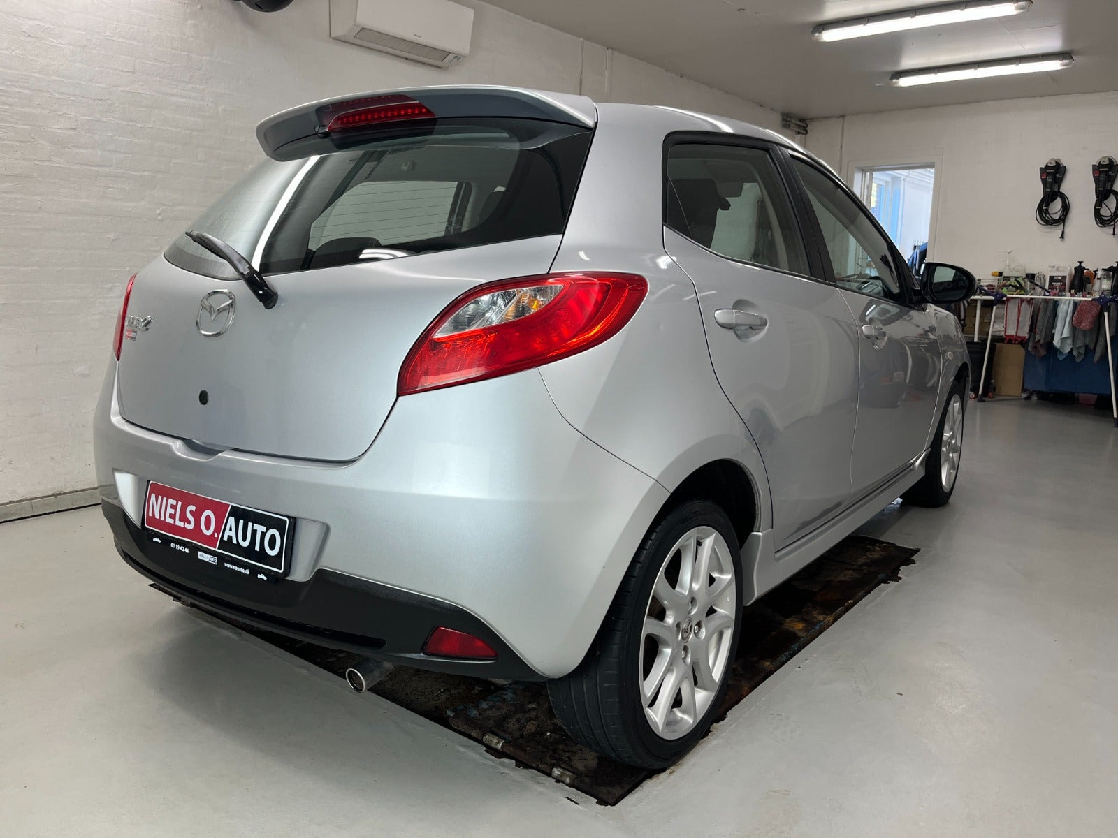 Sølv Mazda 2 fra 2012
