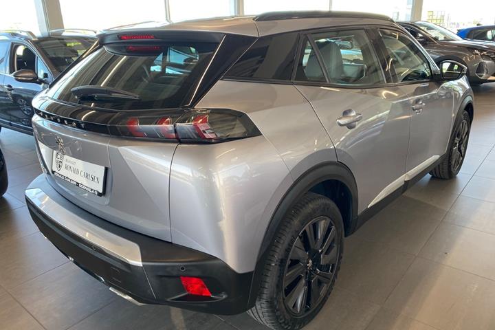 Sølv Peugeot 2008 fra 2020