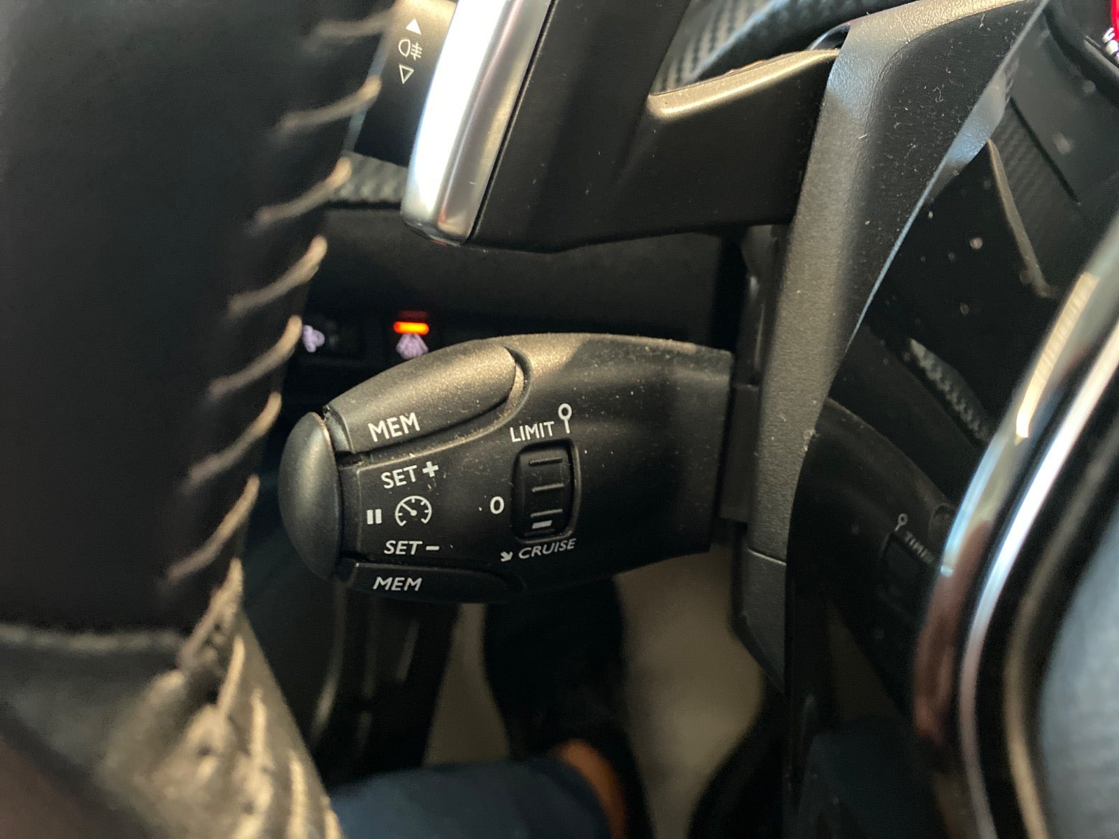 Sølv Peugeot 2008 fra 2020