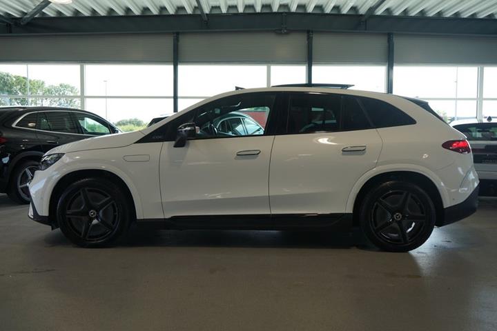 Hvid Mercedes EQE350 SUV fra 2025