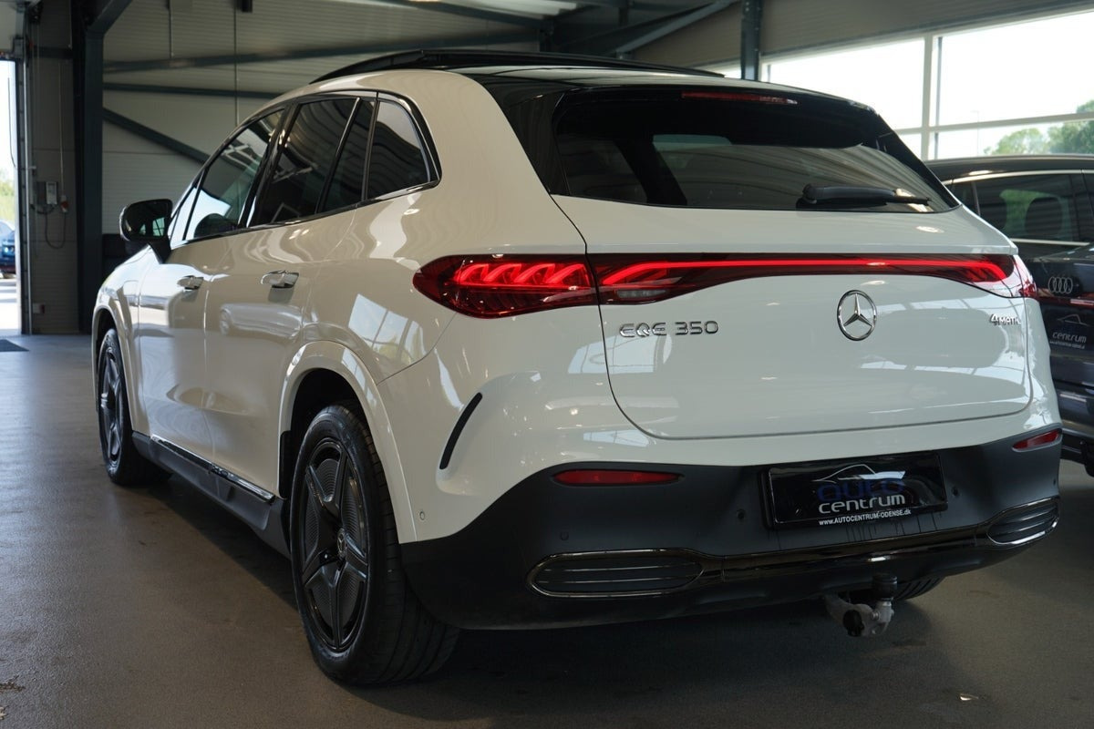 Hvid Mercedes EQE350 SUV fra 2025