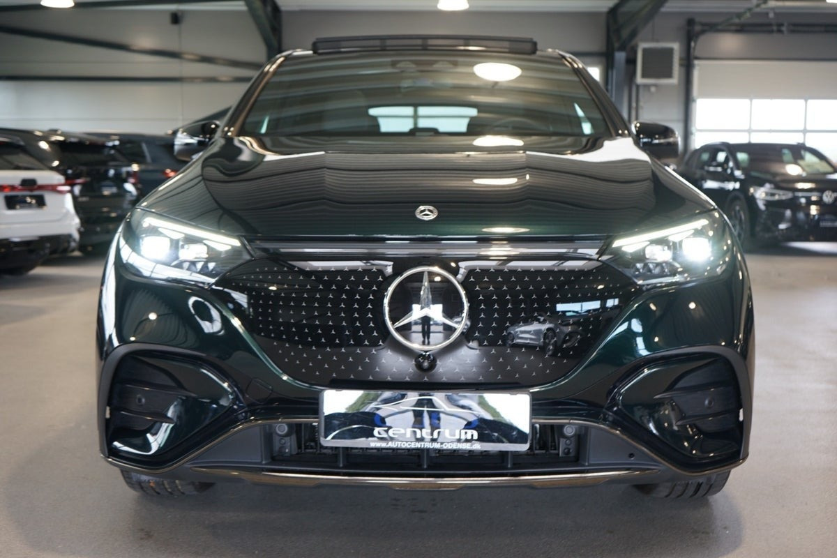 Grøn Mercedes EQE350 SUV fra 2025