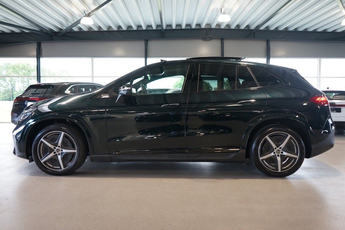 Grøn Mercedes EQE350 SUV fra 2025