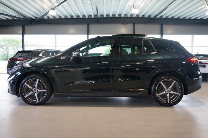 Grøn Mercedes EQE350 SUV fra 2025